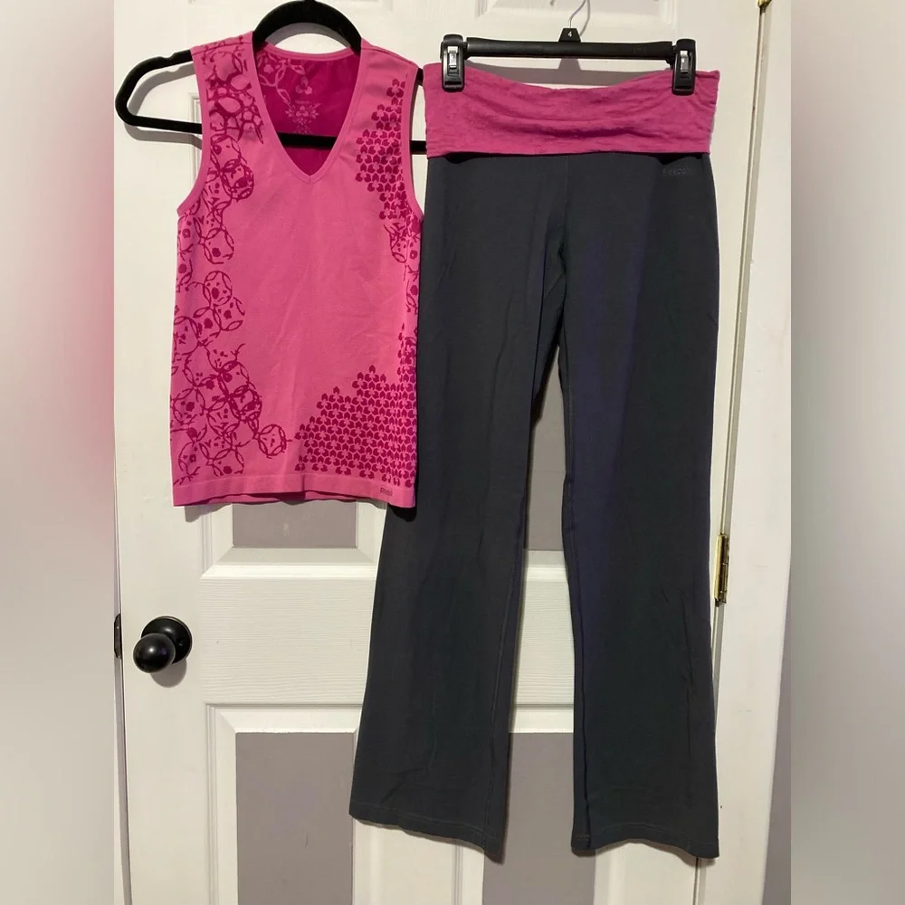 Reebok Athletic Set. Matching pants and top.